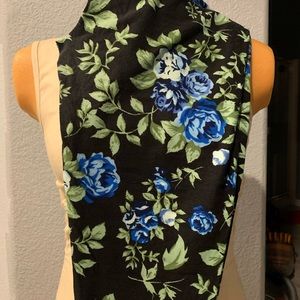 Brand New LuLa Roe Black Blue Rose Leggings